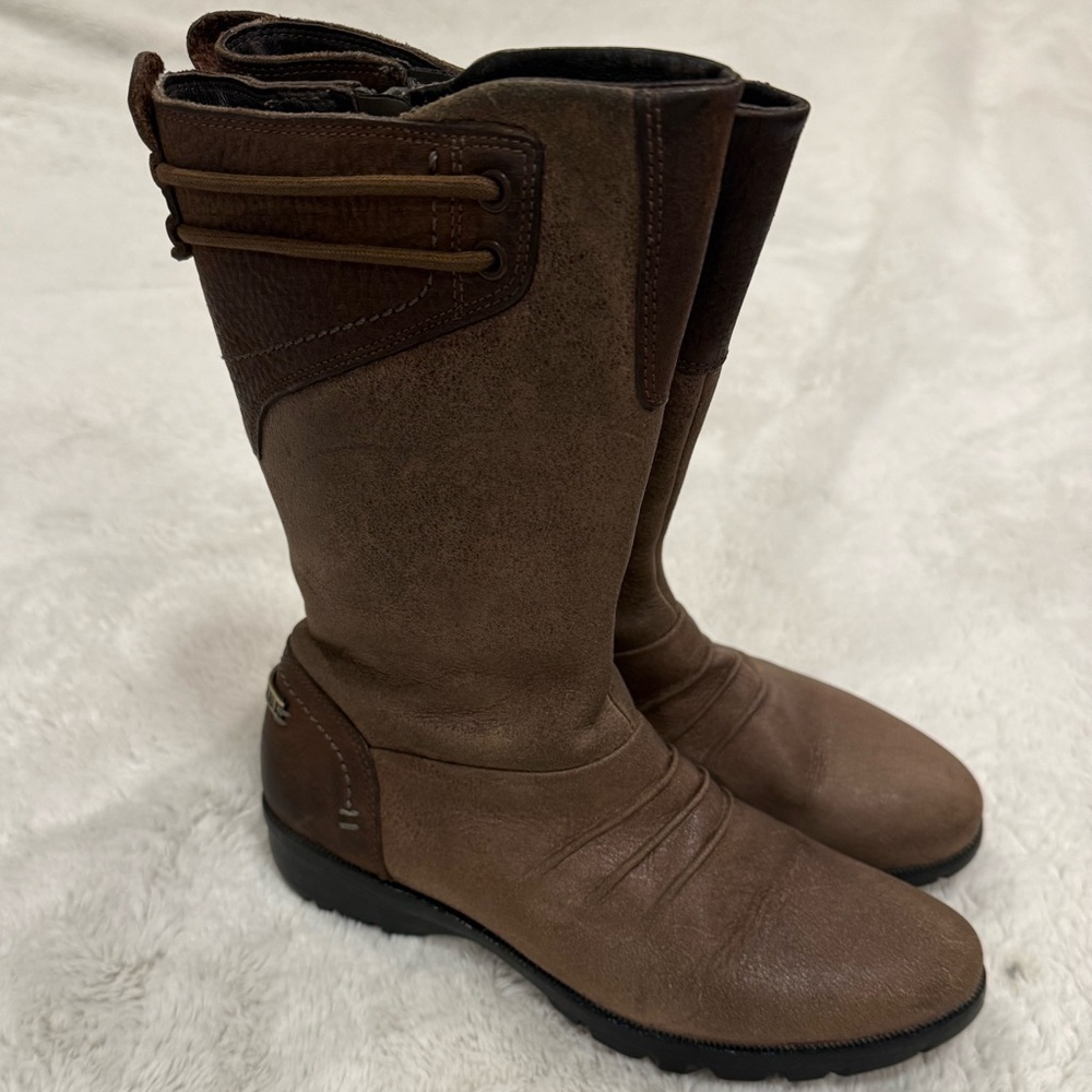 Merrell Vera Mid Barnwood Suede Performance Boots, specifically in size 6.